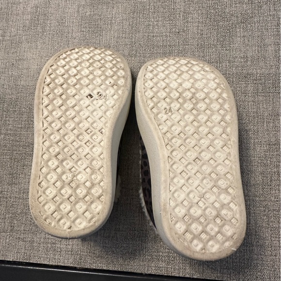 3/$30 95% new winter fleece leopard print baby sneakers/shoes - Picture 5 of 5